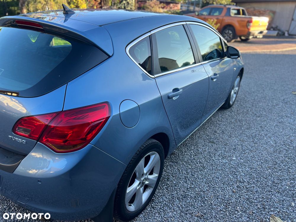 Opel Astra 2010 photo 3