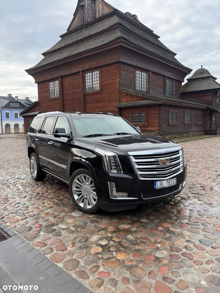 Cadillac Escalade - 1
