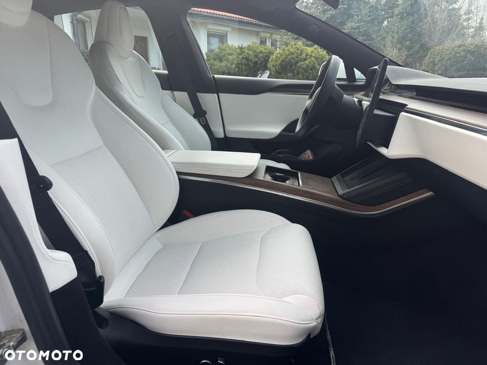 Tesla Model S AWD - 11