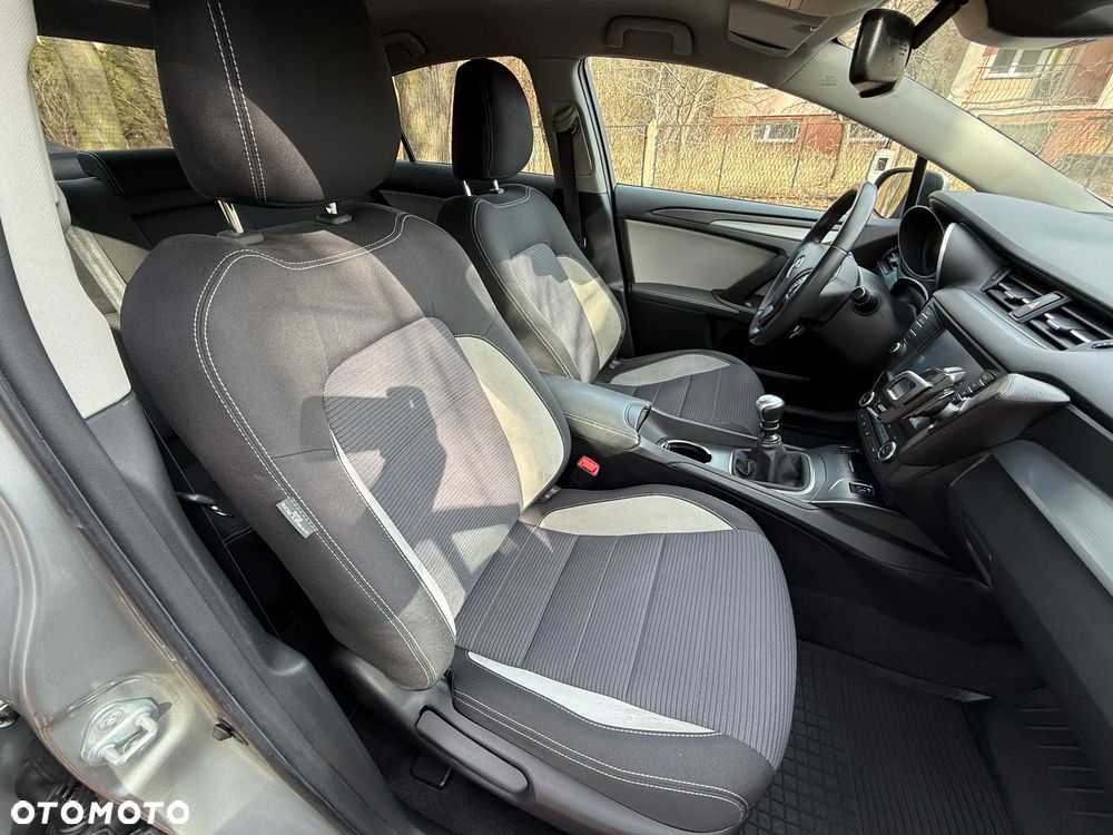 Toyota Avensis - 29