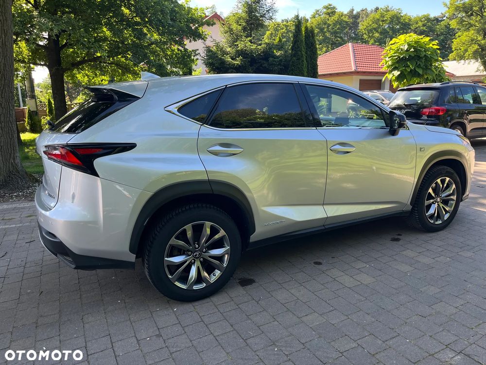 Lexus NX 300h E-FOUR F SPORT - 3