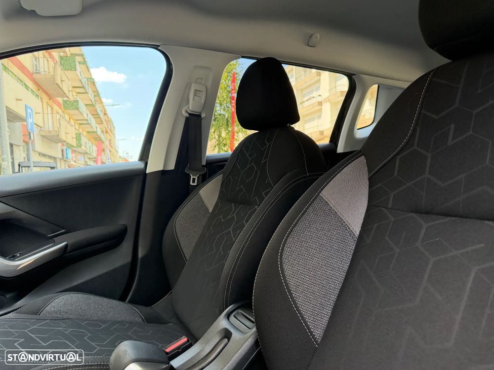 Peugeot 2008 1.6 BlueHDi Style - 22