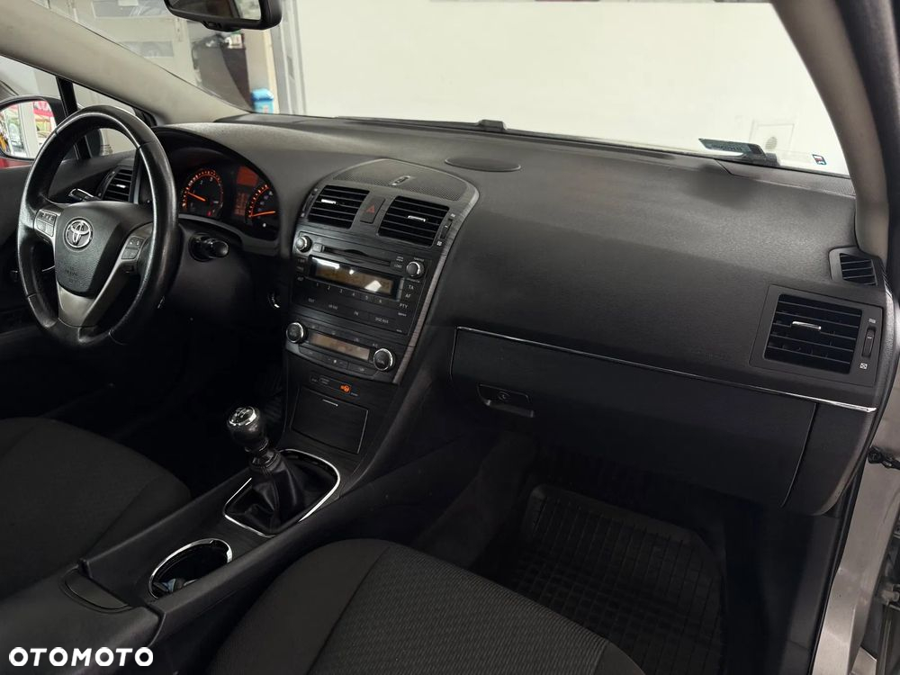 Toyota Avensis 2.0 D-4D Luna - 27