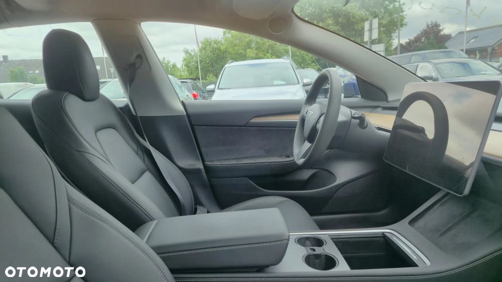 Tesla Model 3 - 18