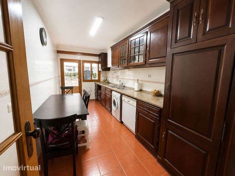Apartamento T3 para arrendar R. Indepêndencia da Guiné - Grande imagem: 2/9