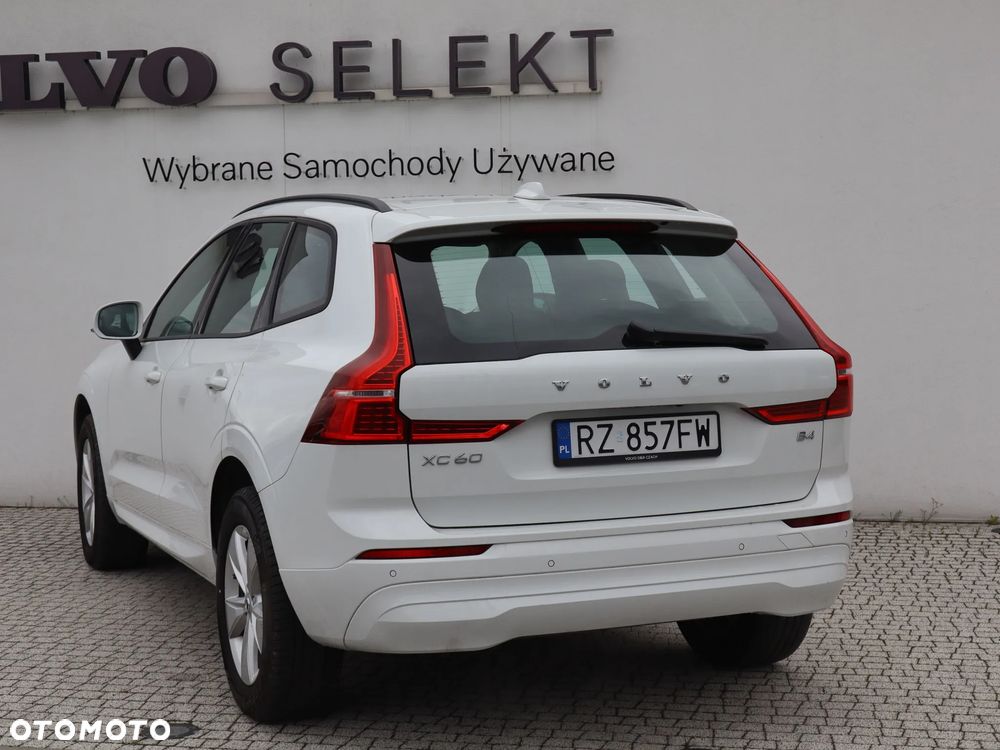 Volvo XC 60 B4 B Momentum - 4