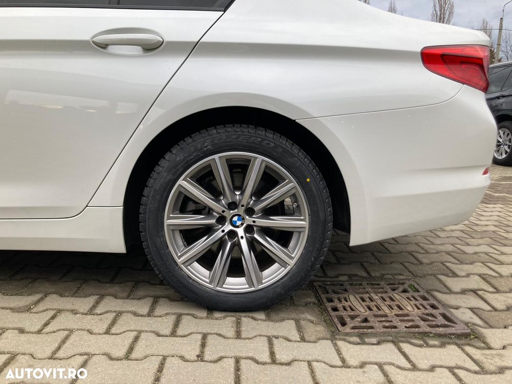 BMW Seria 5 520i AT - 8