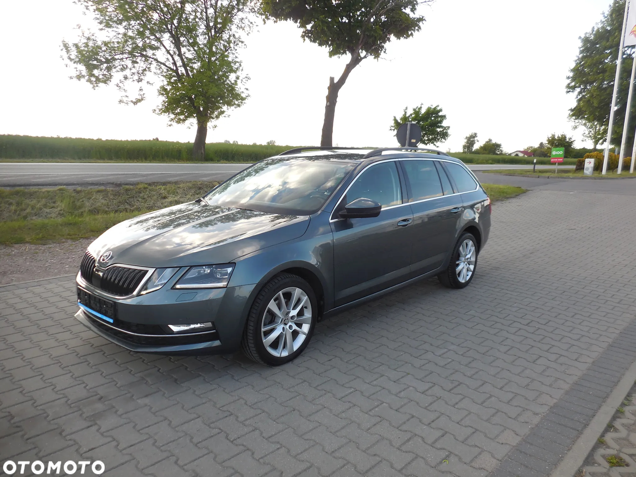 Skoda Octavia Combi 2.0 TDI Premium Edition - 3