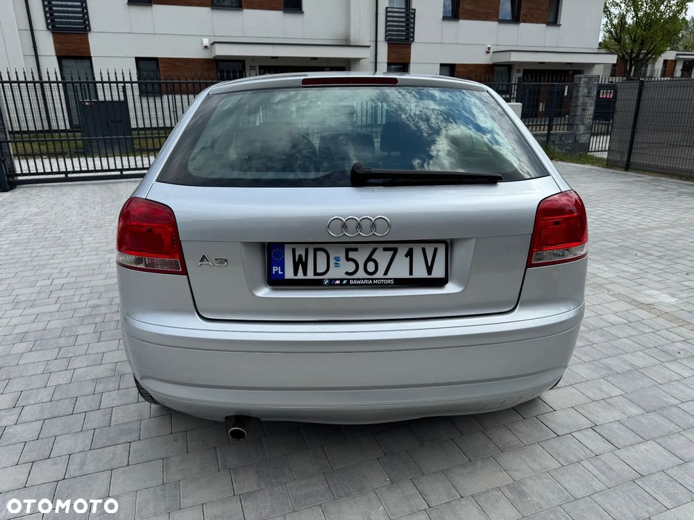 Audi A3 3-drzwiowe 1.6 Attraction - 11