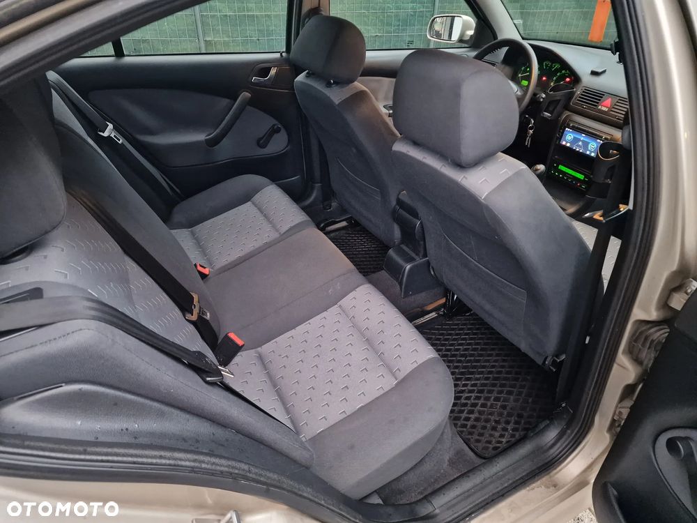 Skoda Octavia 1.6 Tour - 13