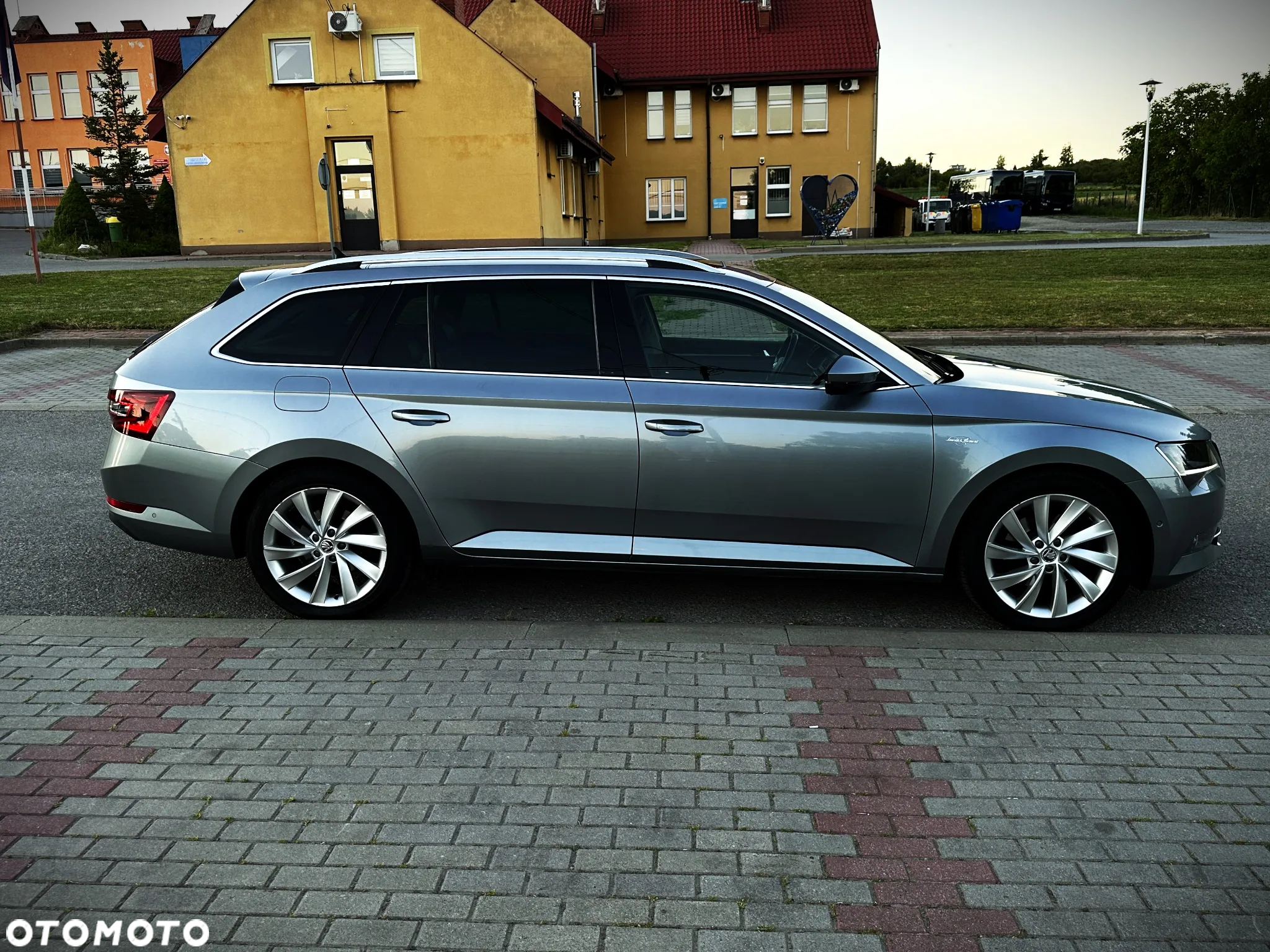Skoda Superb Combi 2.0 TDI 4x4 DSG L&K - 2