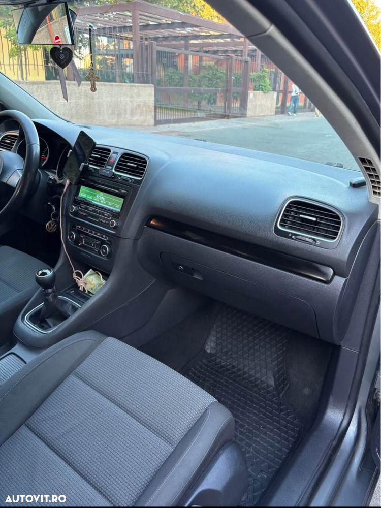 Volkswagen Golf - 6