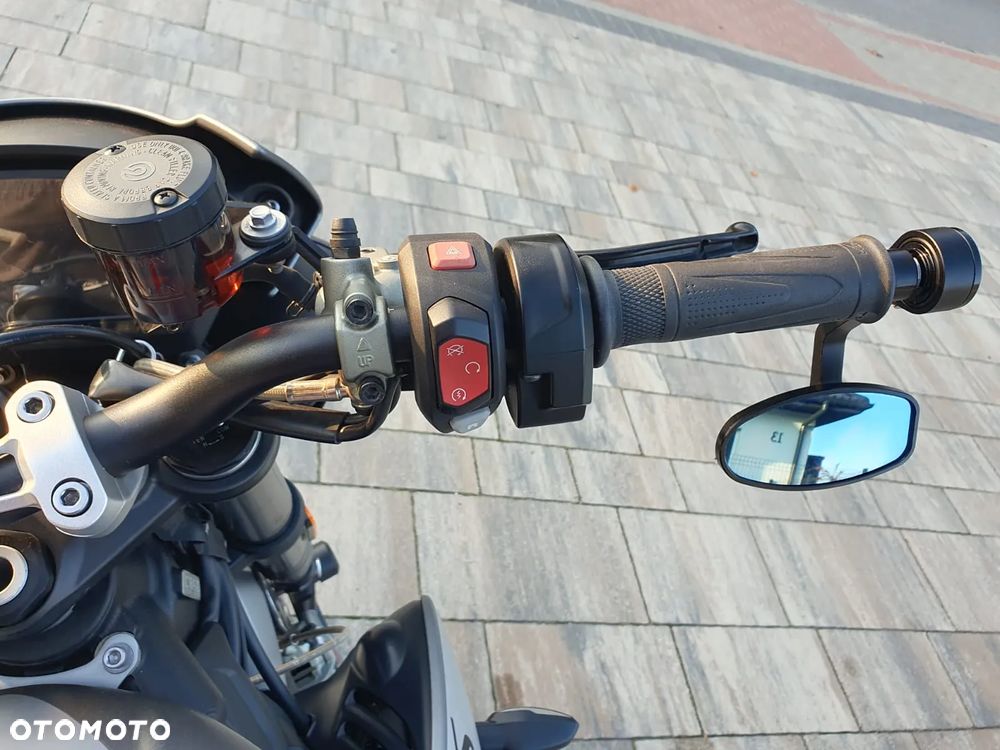 Triumph Street Triple - 21