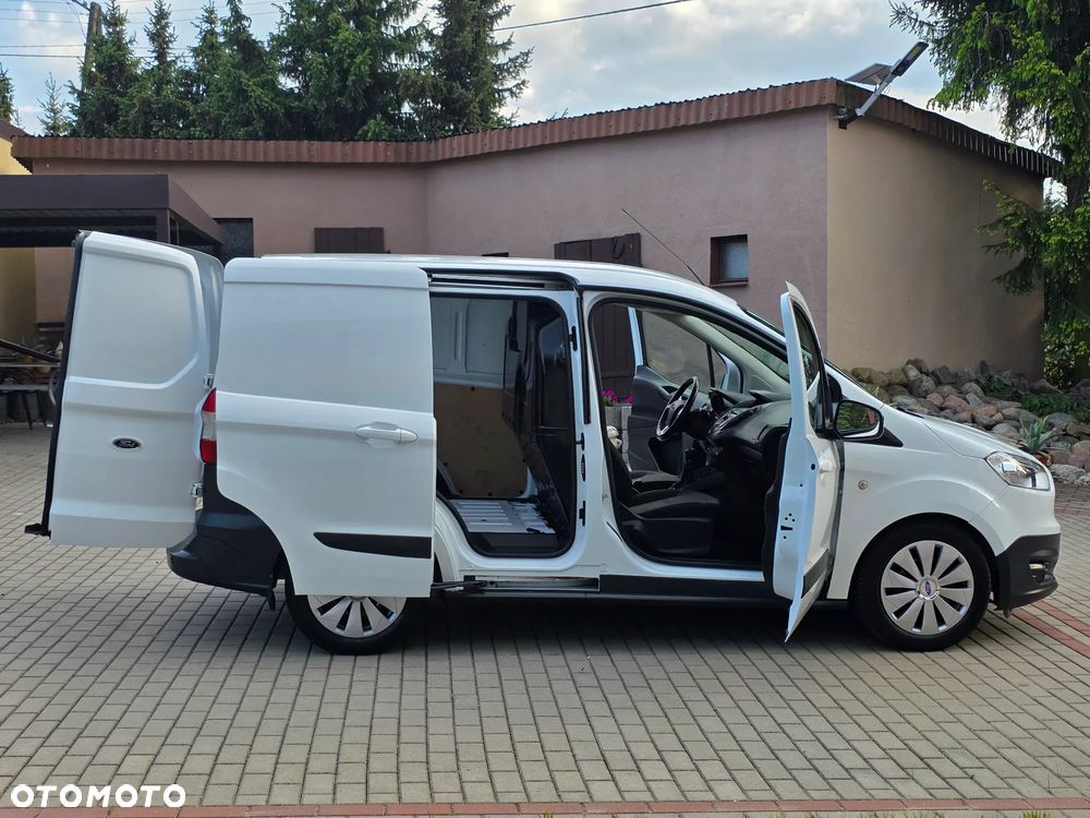 Ford Transit Courier - 16