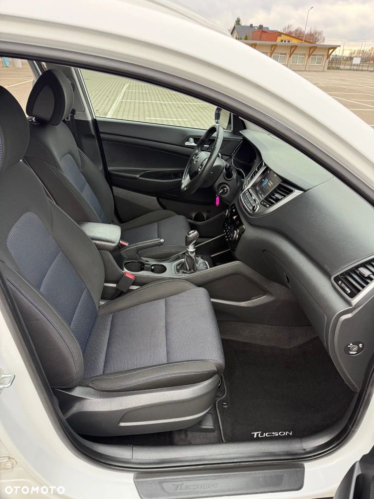 Hyundai Tucson 1.7 CRDI BlueDrive Style 2WD - 12