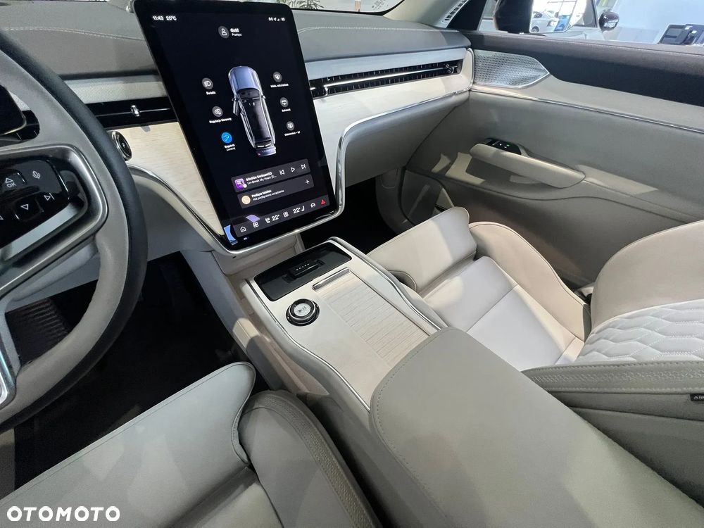 Volvo EX90 - 11