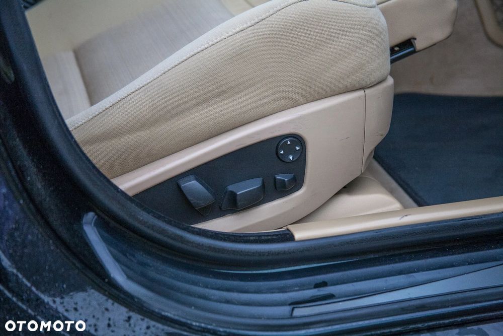 BMW Seria 5 525d Touring - 26
