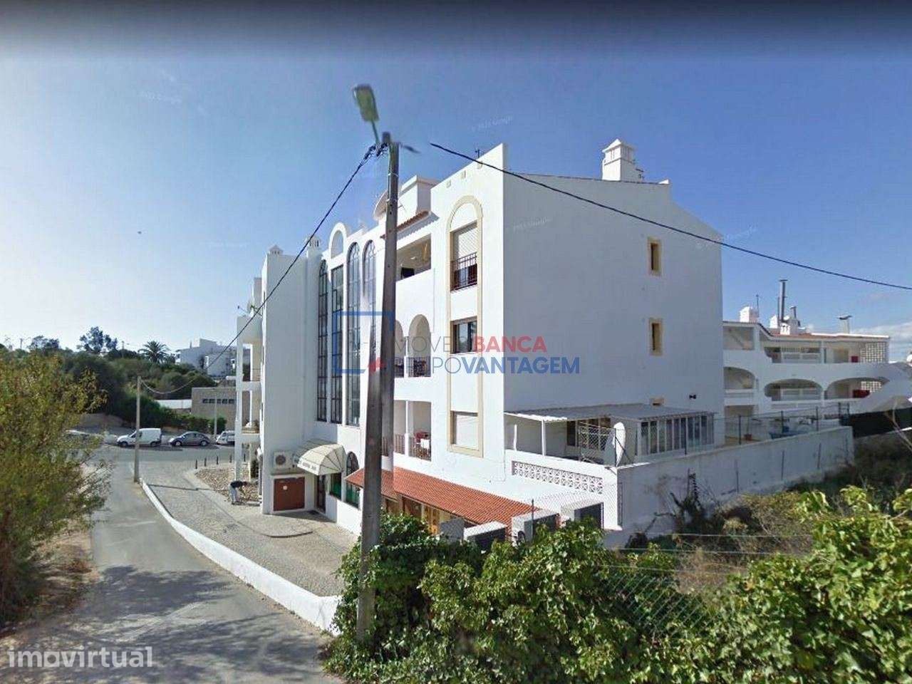 Parqueamento coberto com 787m² de Área Bruta em plena Praia do Carv...
