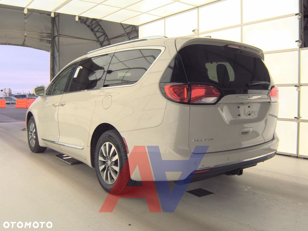Chrysler Pacifica - 6