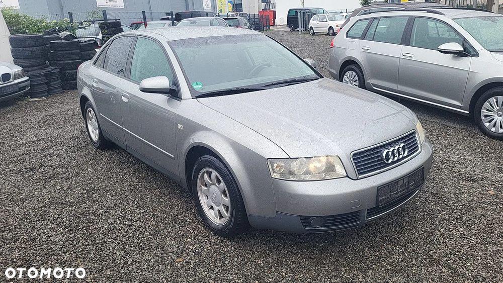 Audi A4 Limousine - 1