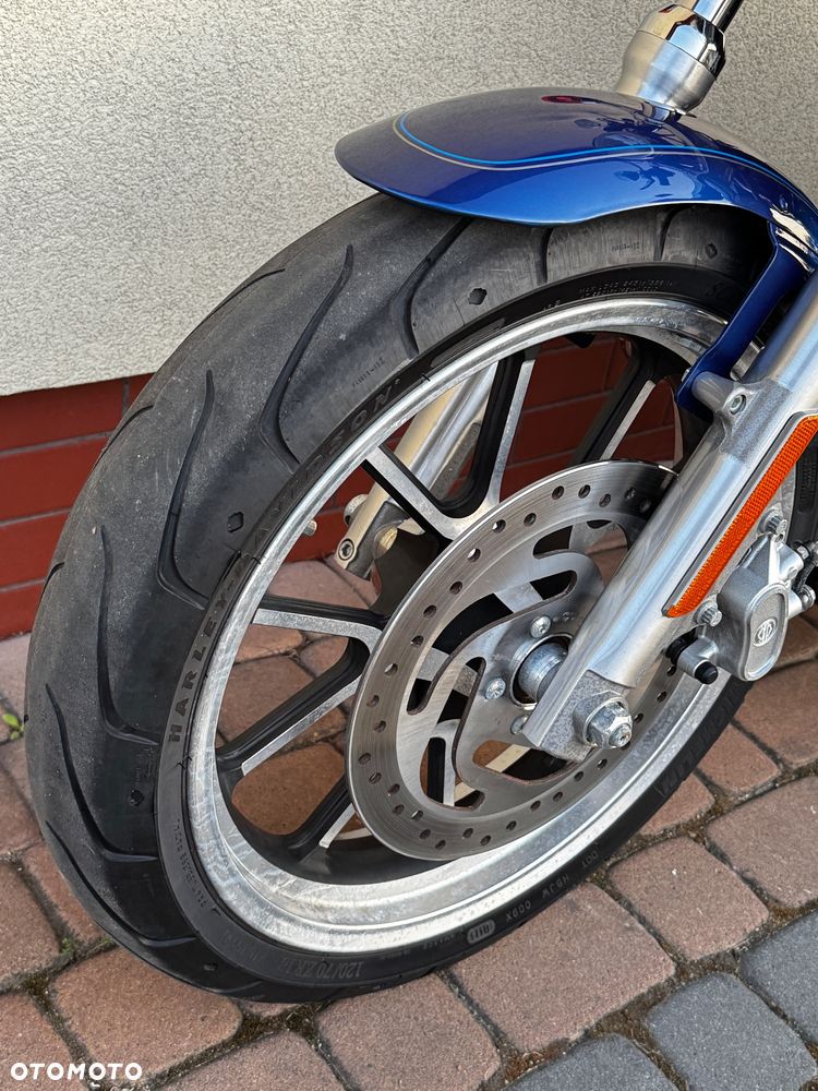 Harley-Davidson Sportster Custom 1200C - 23