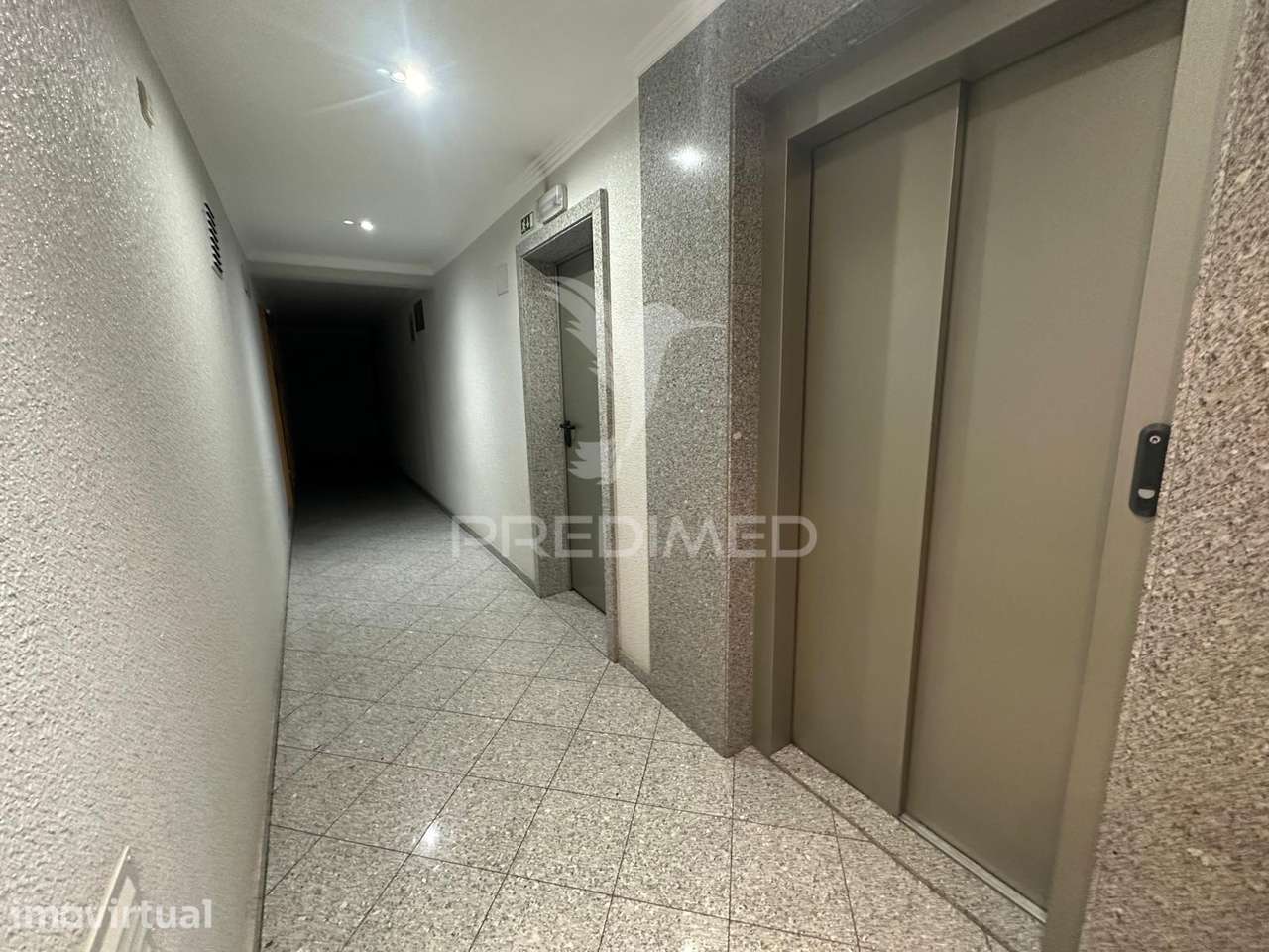 T2 c/ 2 Wc e Garagem 41m2 para dois carros na Amadora - Grande imagem: 5/40