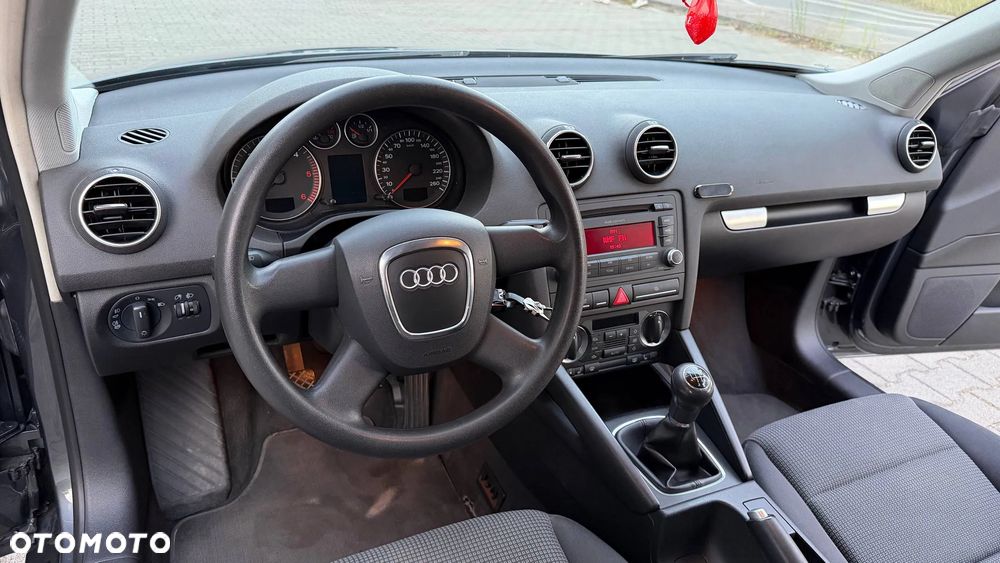 Audi A3 3-drzwiowe 1.9 TDI DPF Ambiente - 8