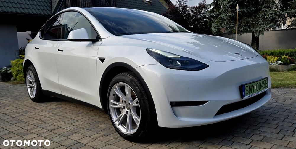 Tesla Model Y Long Range Dual Motor AWD - 8