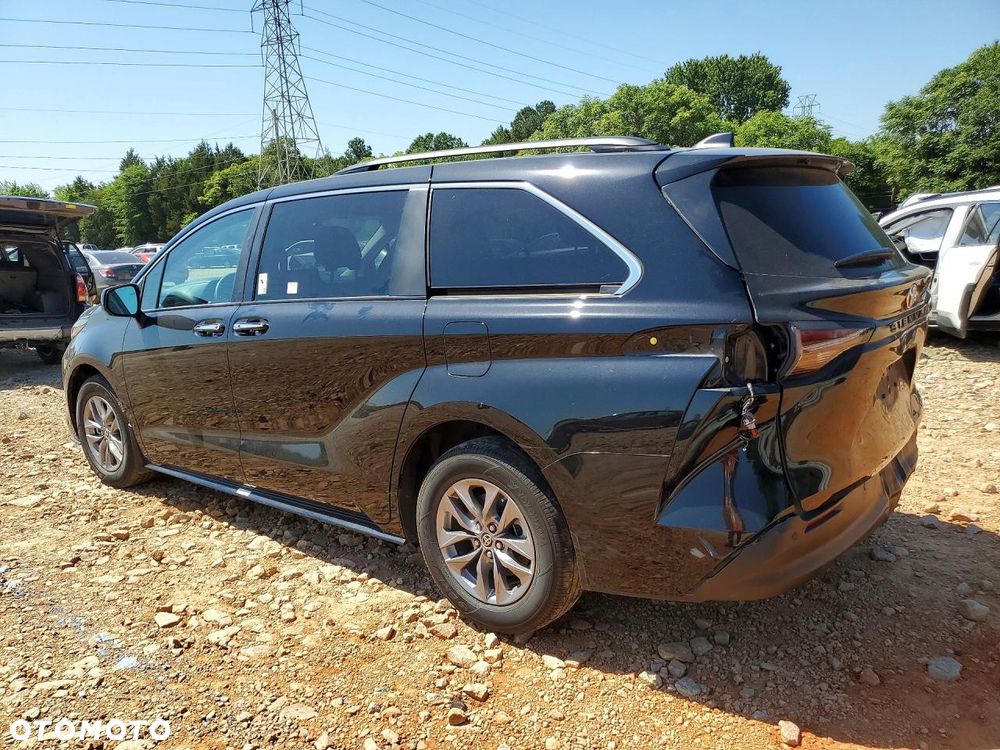 Toyota Sienna - 3