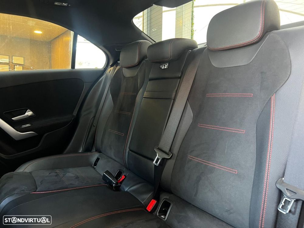 Mercedes-Benz A 250 Limousine e AMG Line - 12