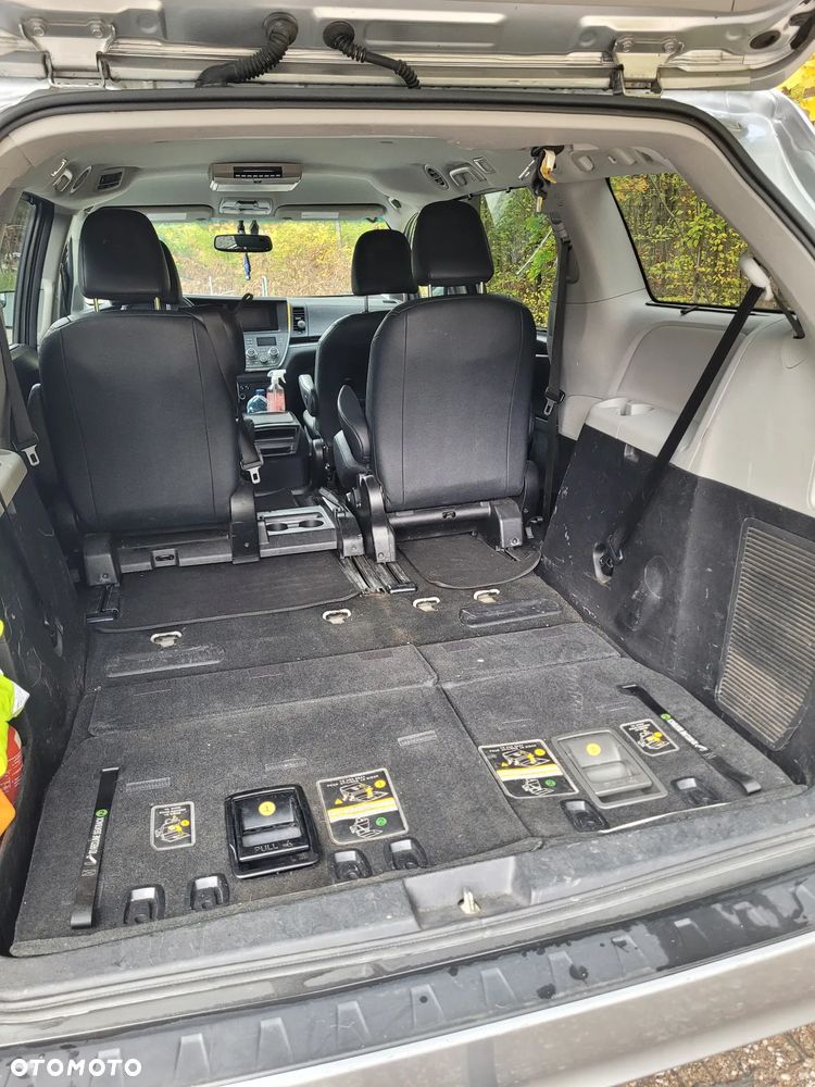 Toyota Sienna 3.5 V6 SE - 9