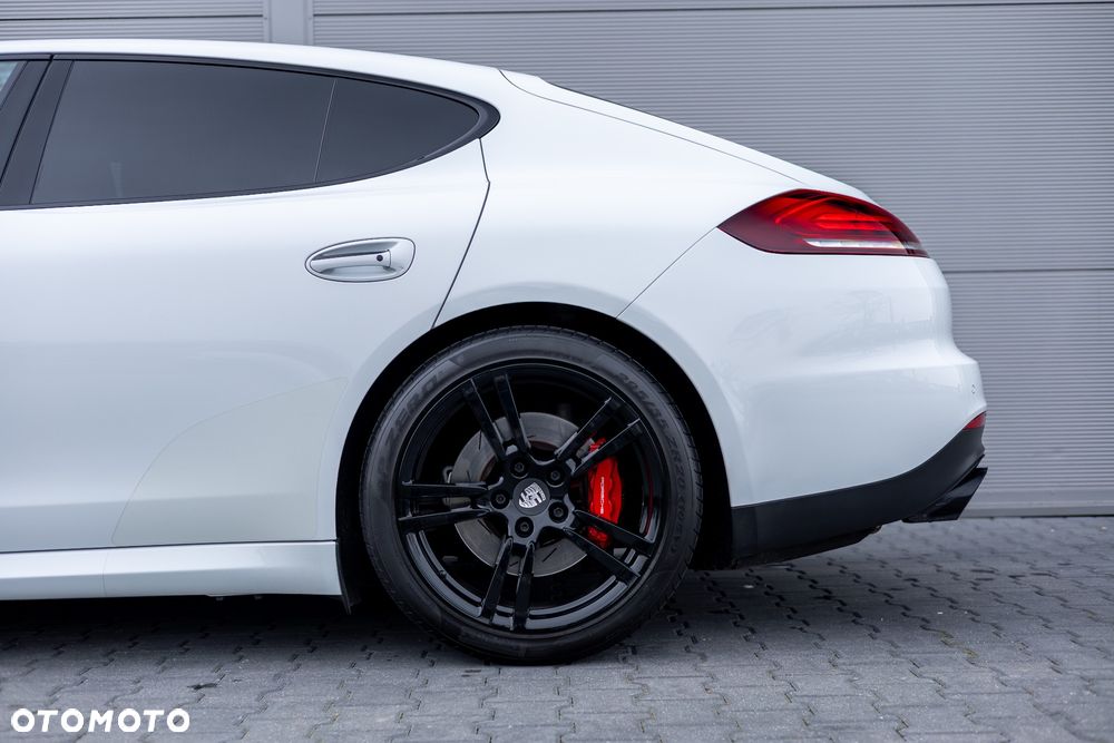 Porsche Panamera GTS PDK - 12