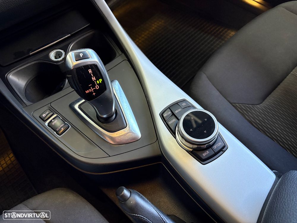 BMW 118 dA Line Sport - 12