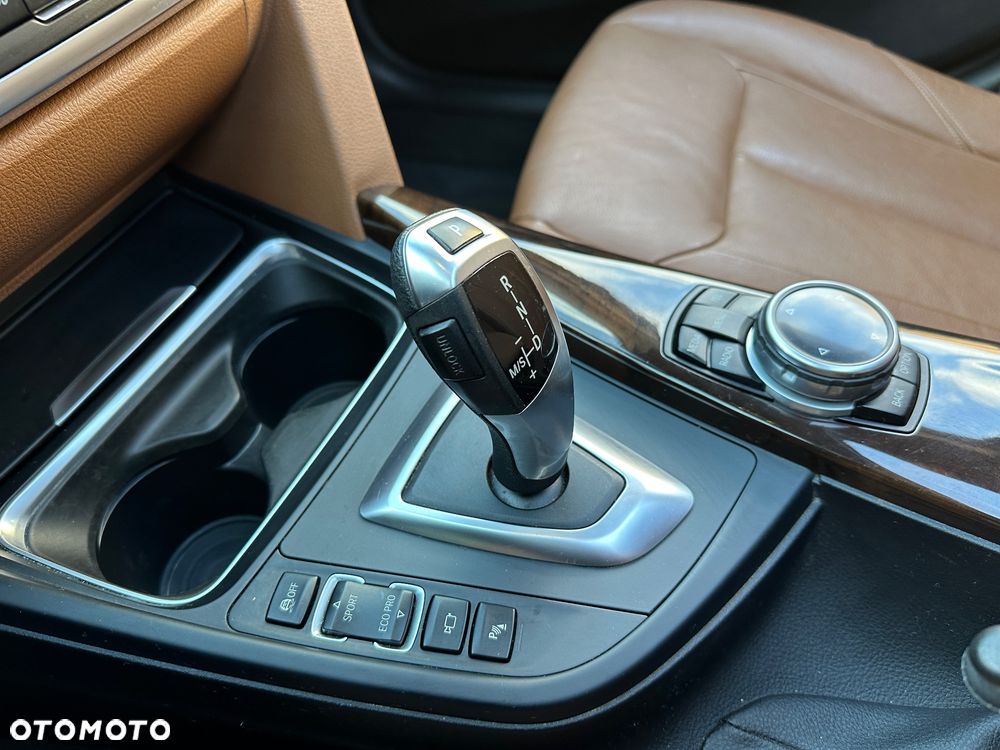 BMW Seria 3 335i xDrive Sport-Aut Luxury Line - 17