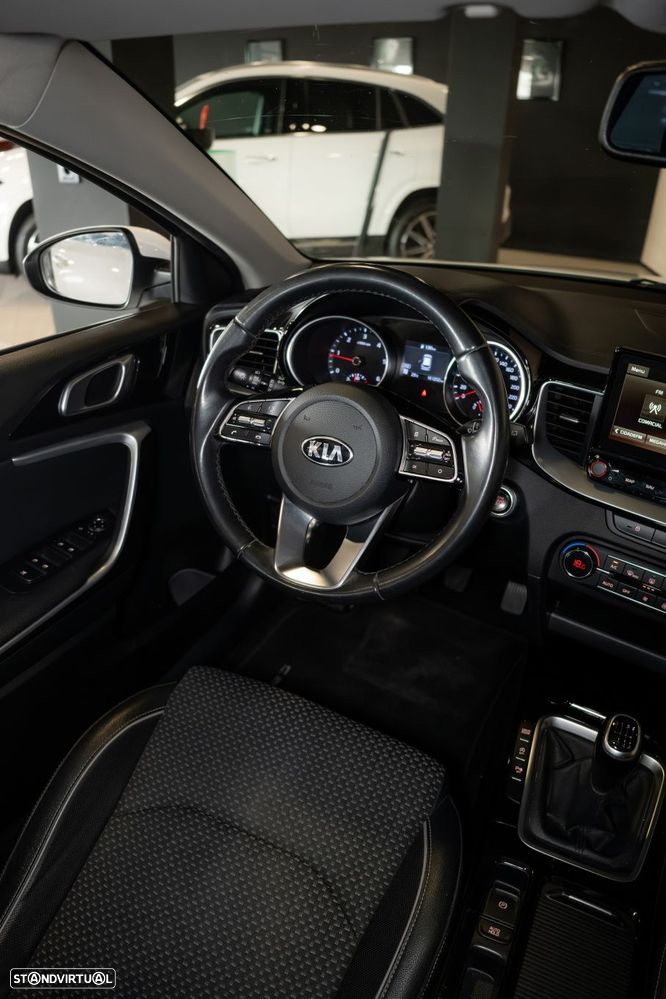 Kia Ceed SW 1.6 CRDi MHEV Dynamic - 26