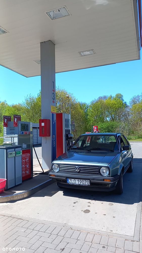 Volkswagen Golf - 1