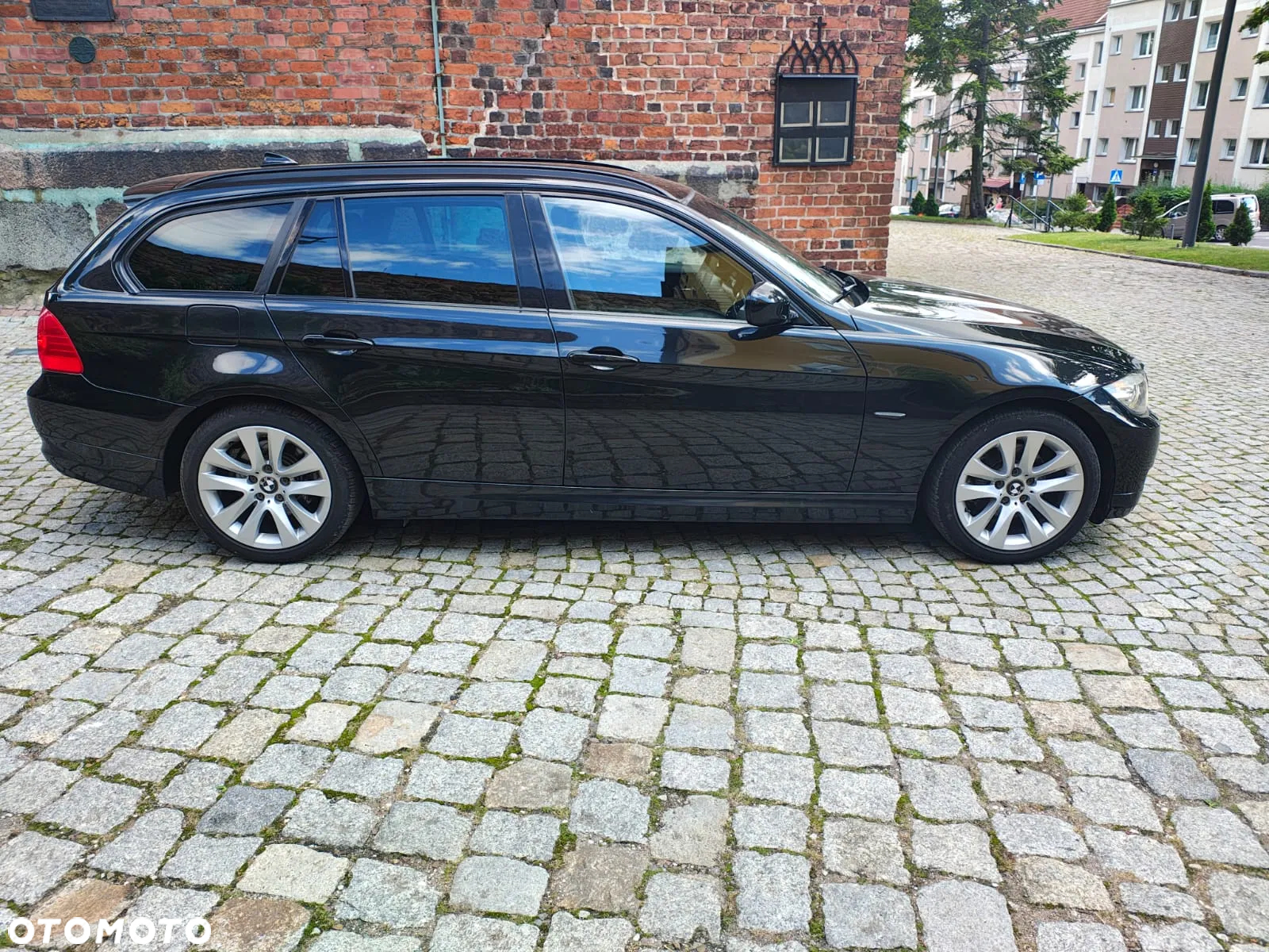 BMW Seria 3 318i Touring - 27