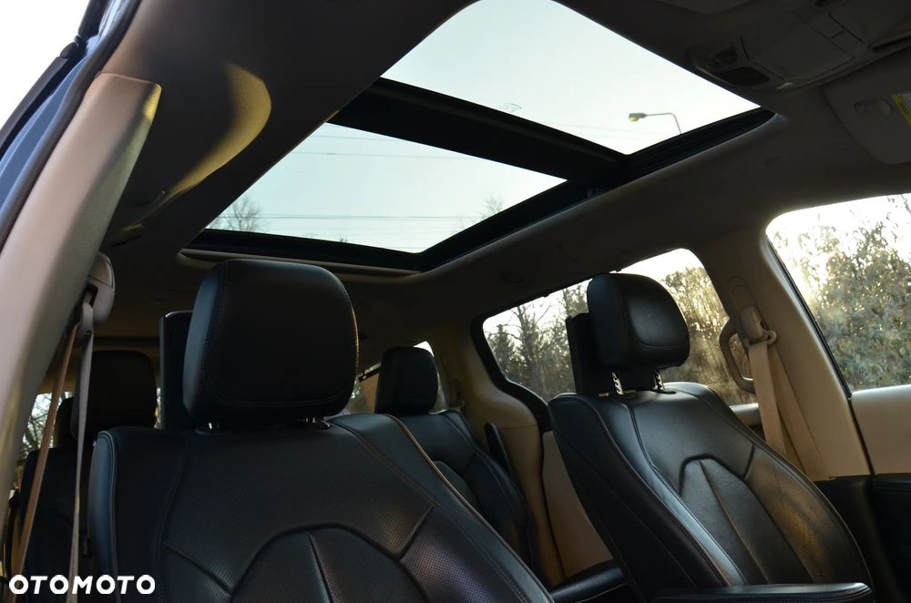 Chrysler Pacifica - 13