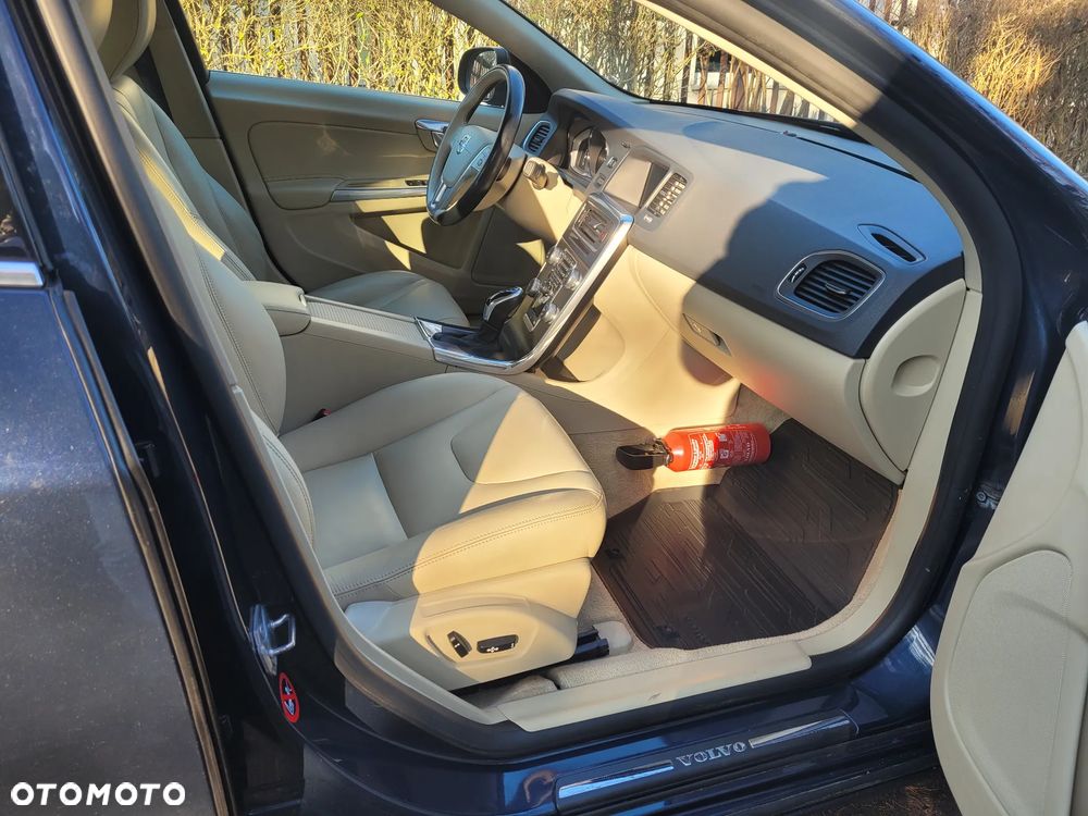 Volvo S60 D3 Geartronic Summum - 10