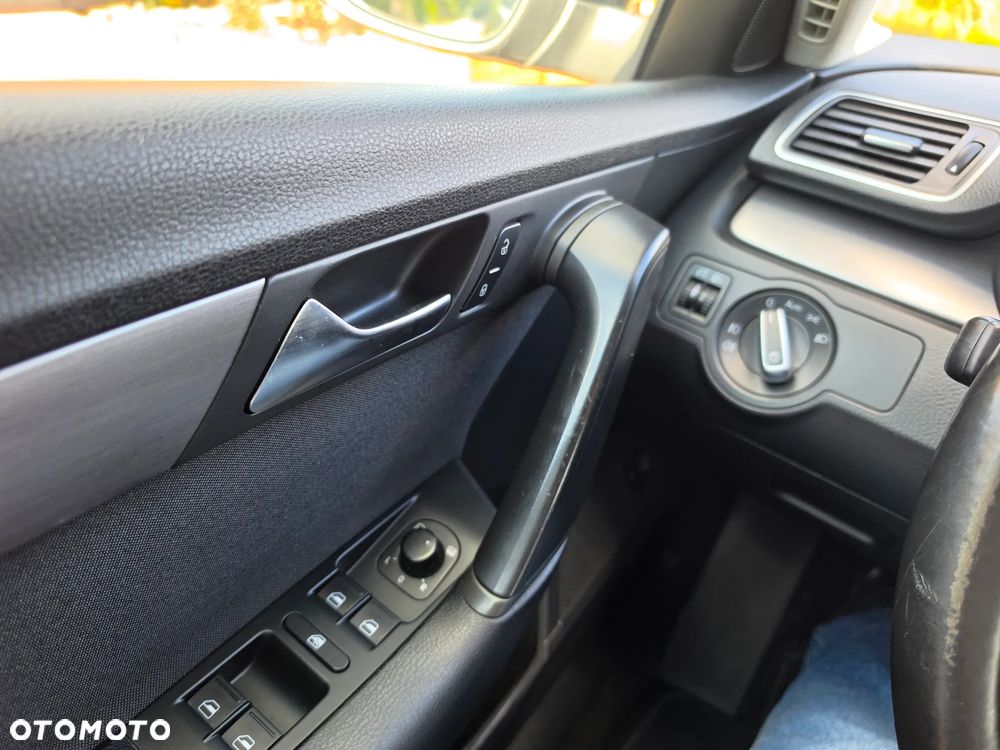 Volkswagen Passat 1.6 TDI BlueMotion Technology Highline - 13