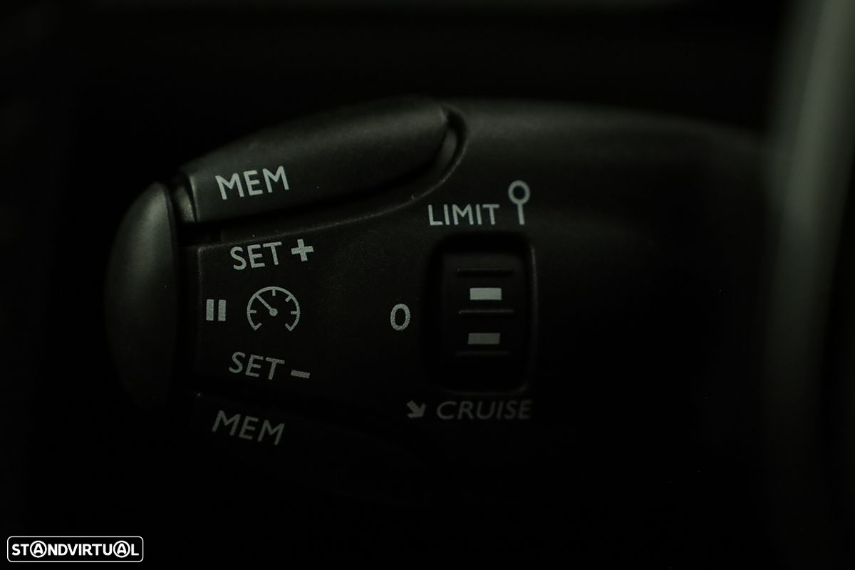 Peugeot 2008 1.2 PureTech Allure EAT8 - 18