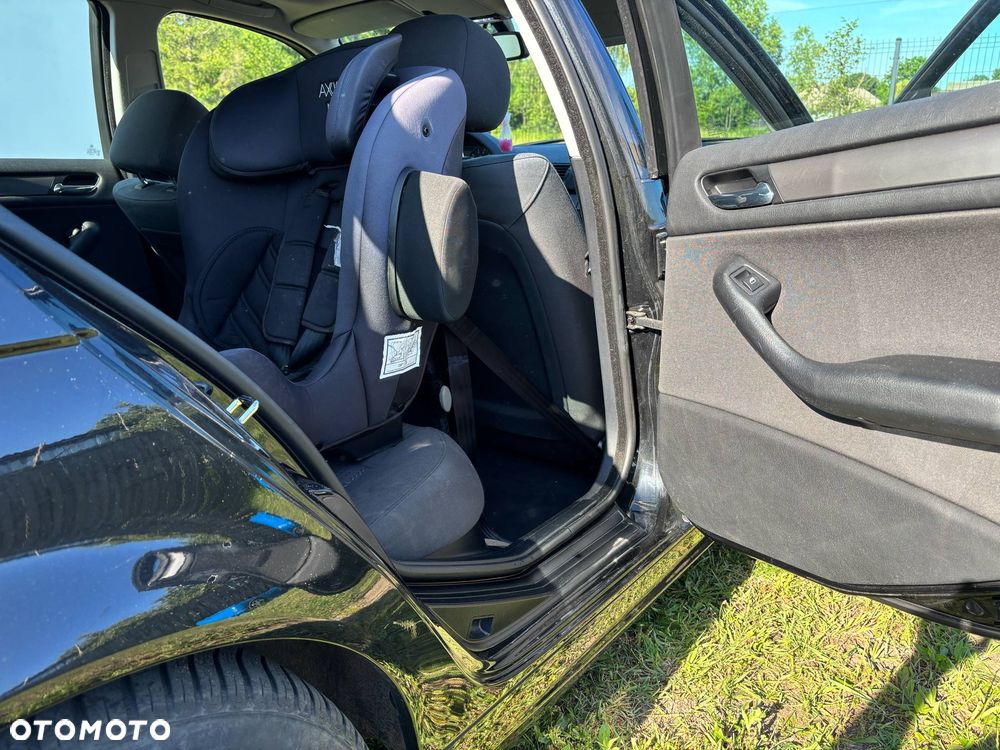 BMW Seria 3 318i - 23