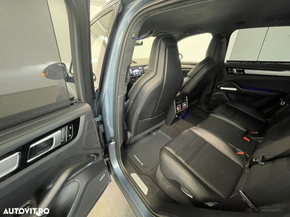Porsche Cayenne Turbo - 22