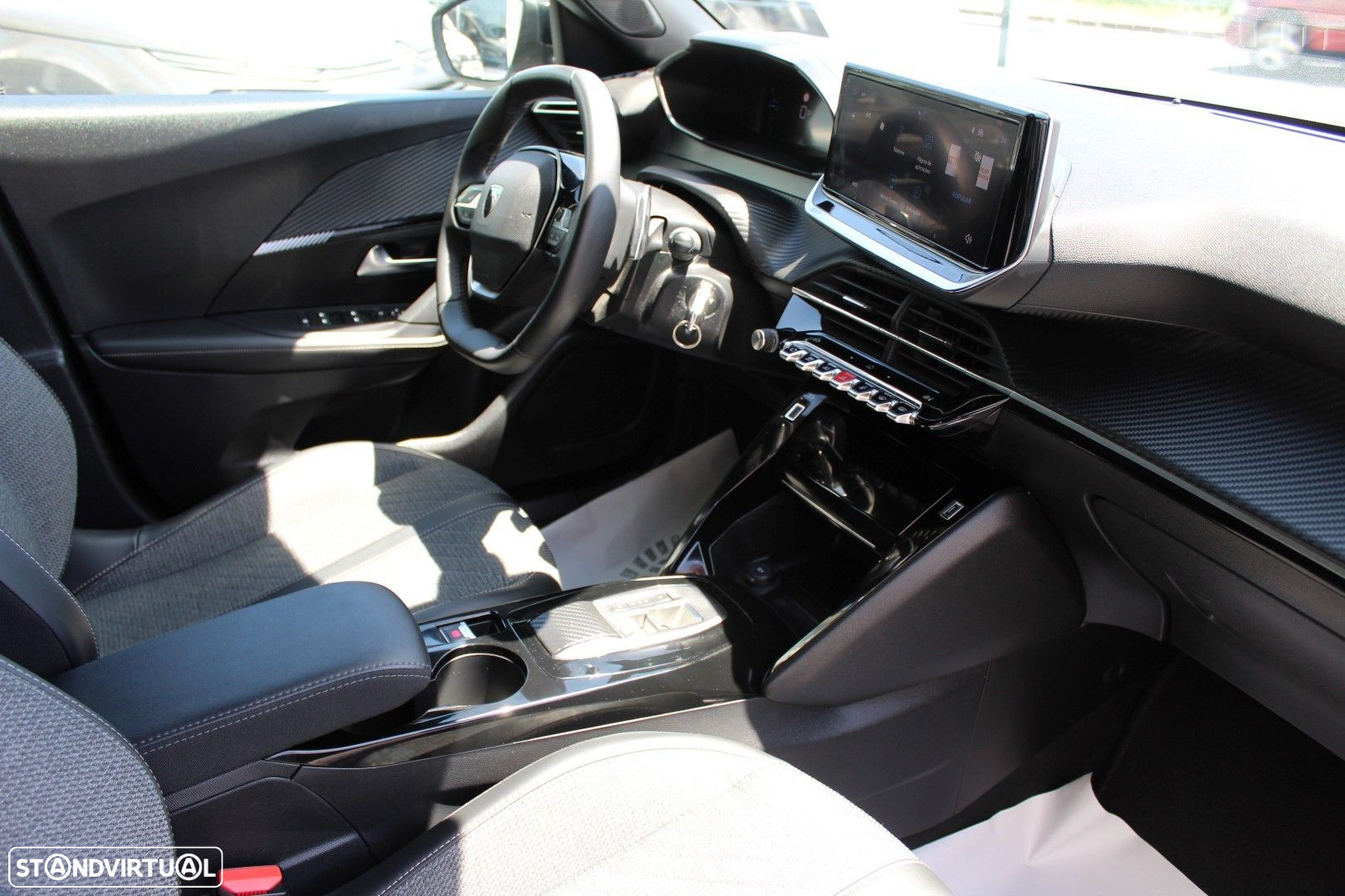 Peugeot 2008 1.2 PureTech Allure Pack EAT8 - 16