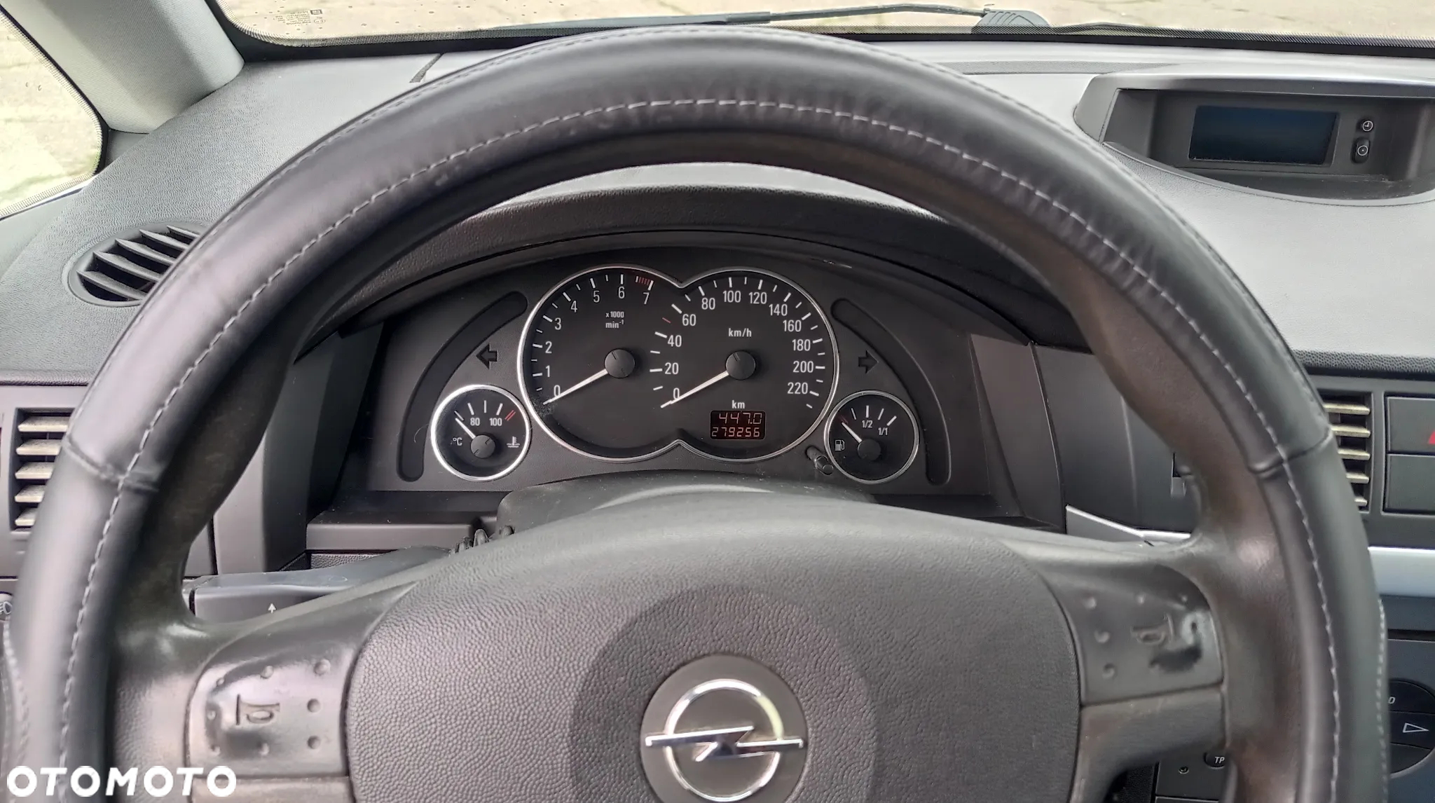 Opel Meriva 1.6 16V Essentia - 11