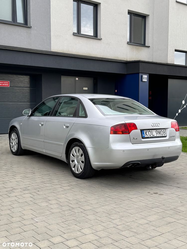 Audi A4 Limousine - 3