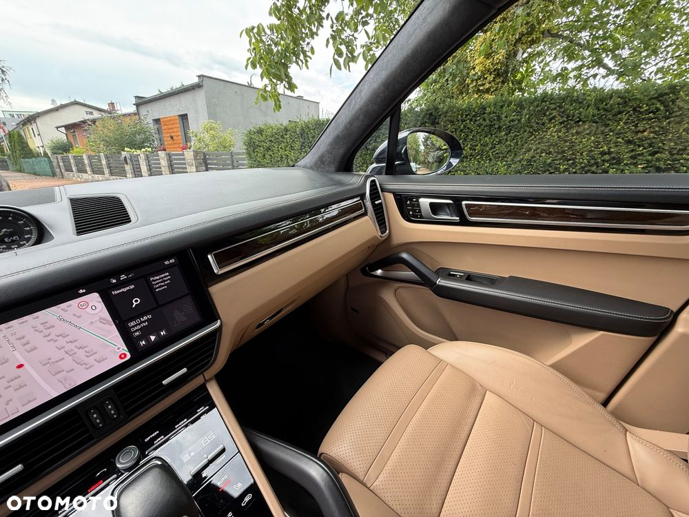 Porsche Cayenne Coupe Turbo S E-Hybrid - 16