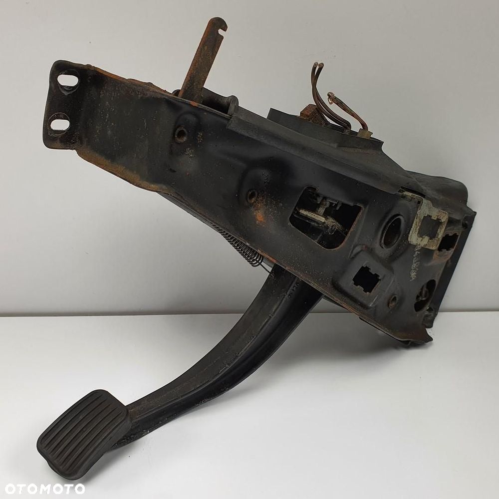 PEDAŁ HAMULCA RĘCZNEGO MERCEDES W126 1264270601 - 1