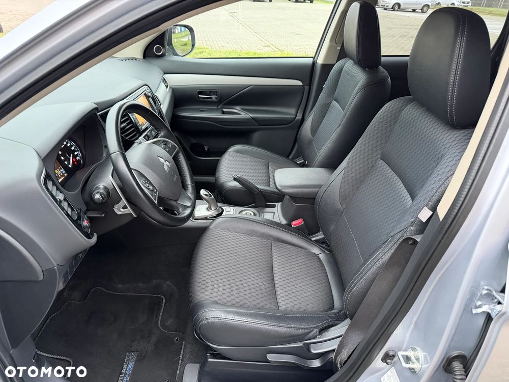 Mitsubishi Outlander 2.0 4WD Plus - 12