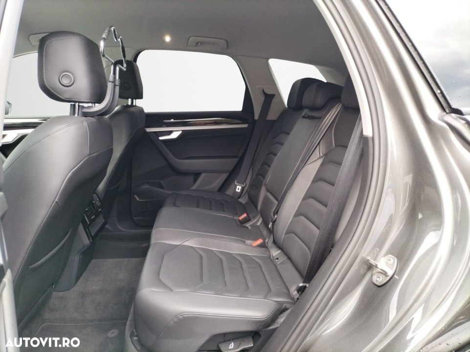Volkswagen Touareg - 12